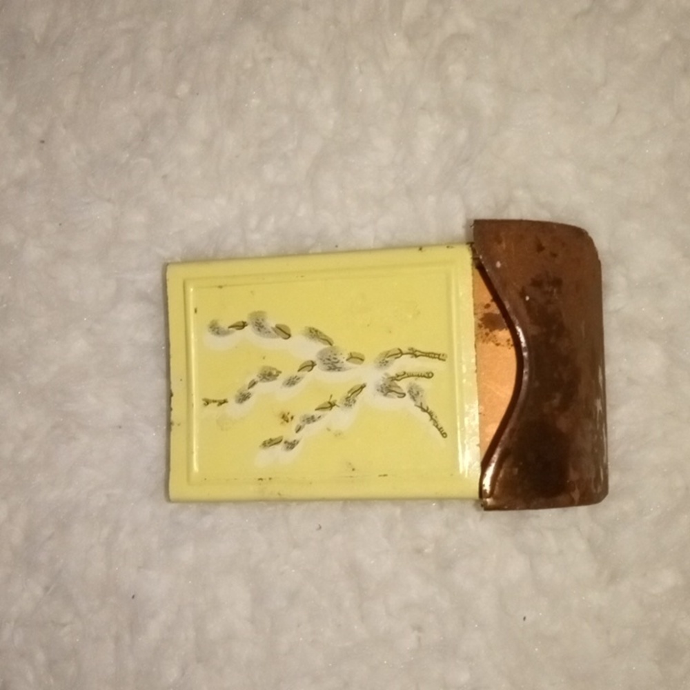 - 1940s Tin Matchbox Matchstick Holder